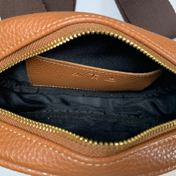 Ai Tk Crossbdy Brown Vegan Leather Purse Fanny Pack with Belt Loops Gold Accents - Picture 5 of 8